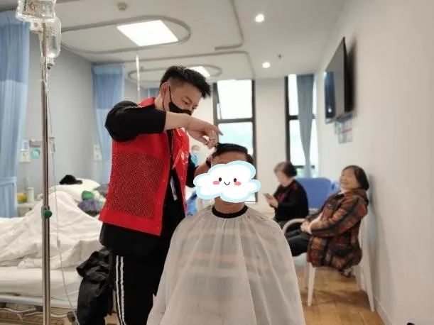 用生命温暖生命，重庆松山公益医务社工 3 月深入开展全人健康服务