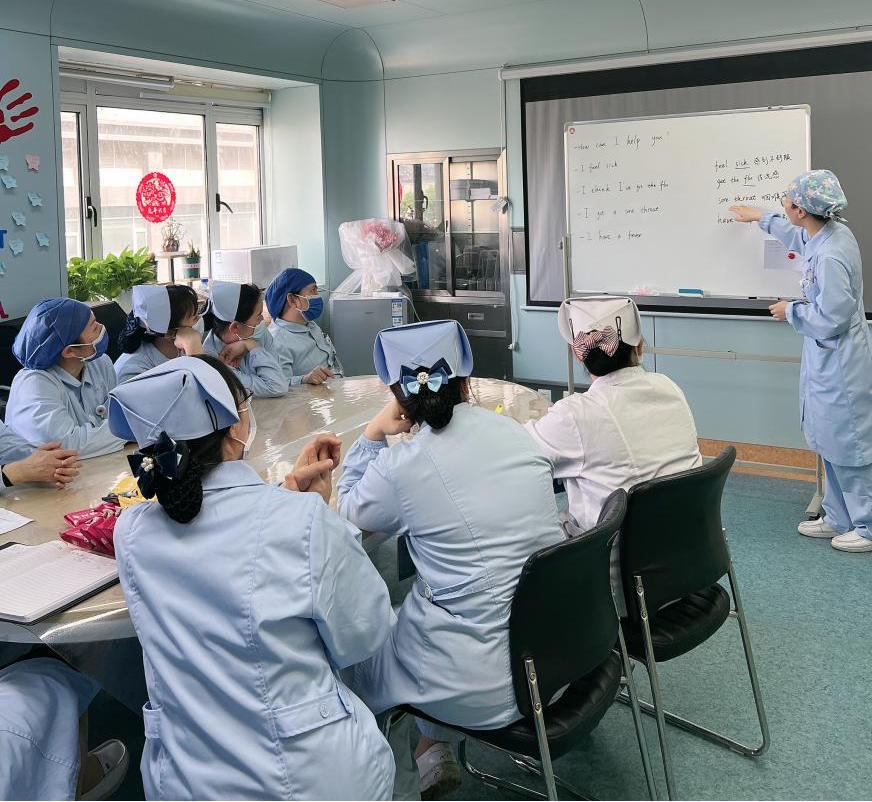 南昌大学第二附属医院加强门诊英语学习服务患者