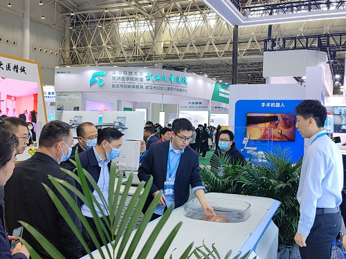 海扶刀®设备亮相 2023 年世界大健康博览会