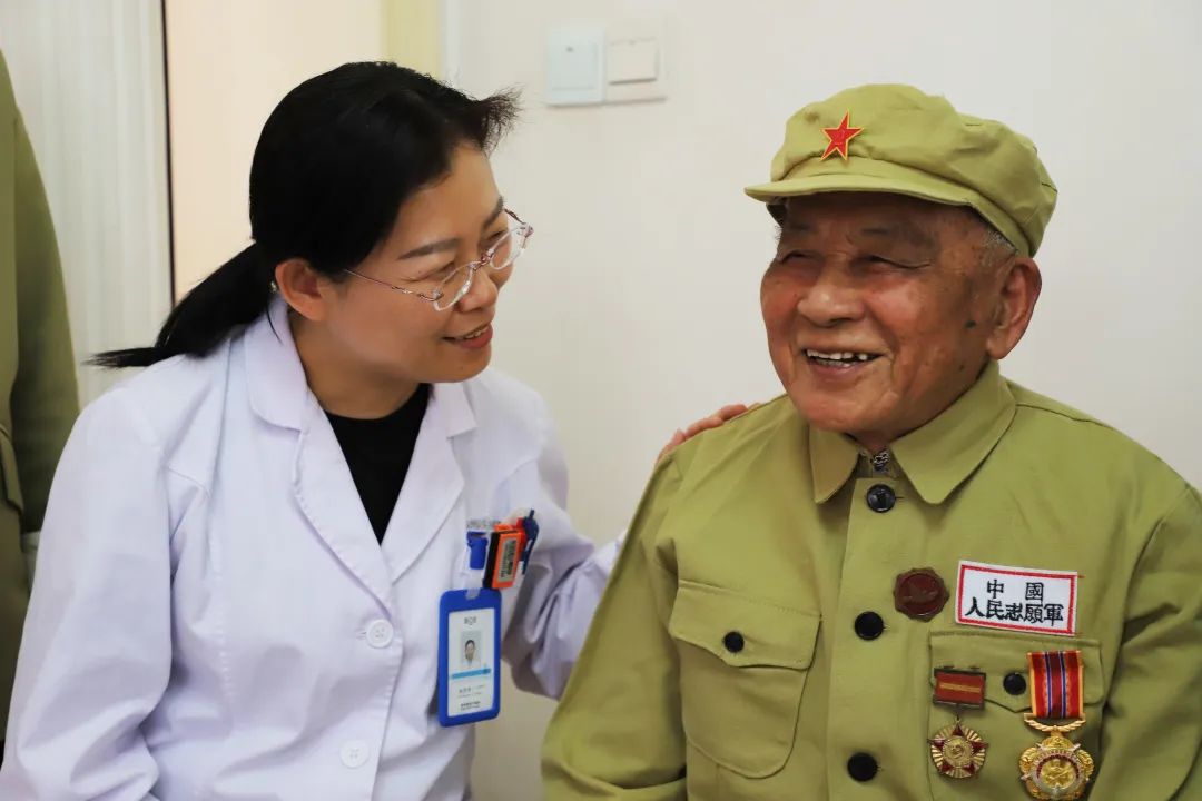【公益惠民】关爱老兵在行动 上门巡诊送健康