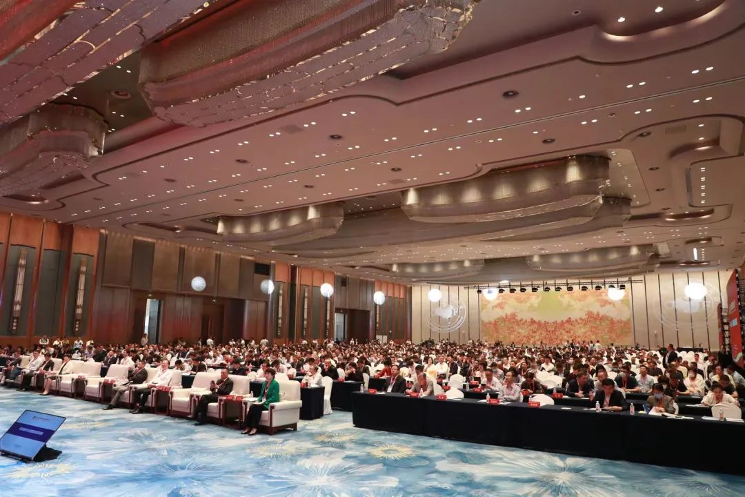 宁城县中心医院副院长闫峰受邀参加第 12 届中国医院院长大会并作主题演讲