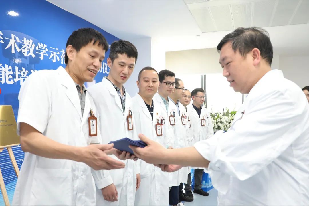 再上新台阶！广西医科大学第一附属医院获评达芬奇手术机器人中国妇科临床手术教学示范中心