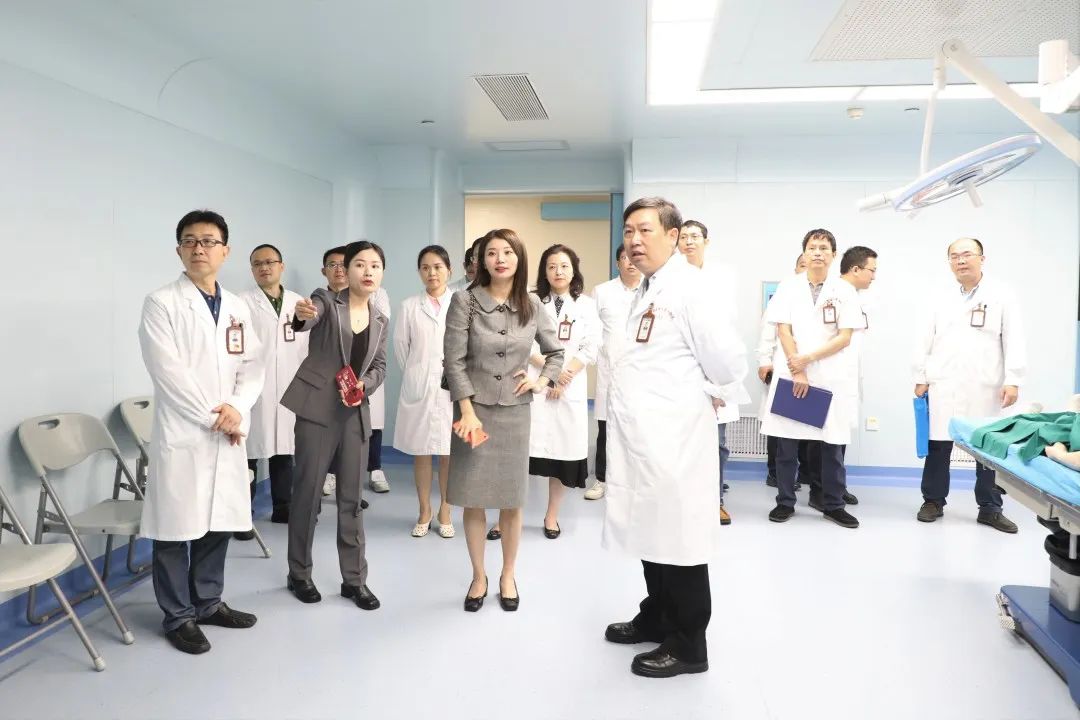 再上新台阶！广西医科大学第一附属医院获评达芬奇手术机器人中国妇科临床手术教学示范中心