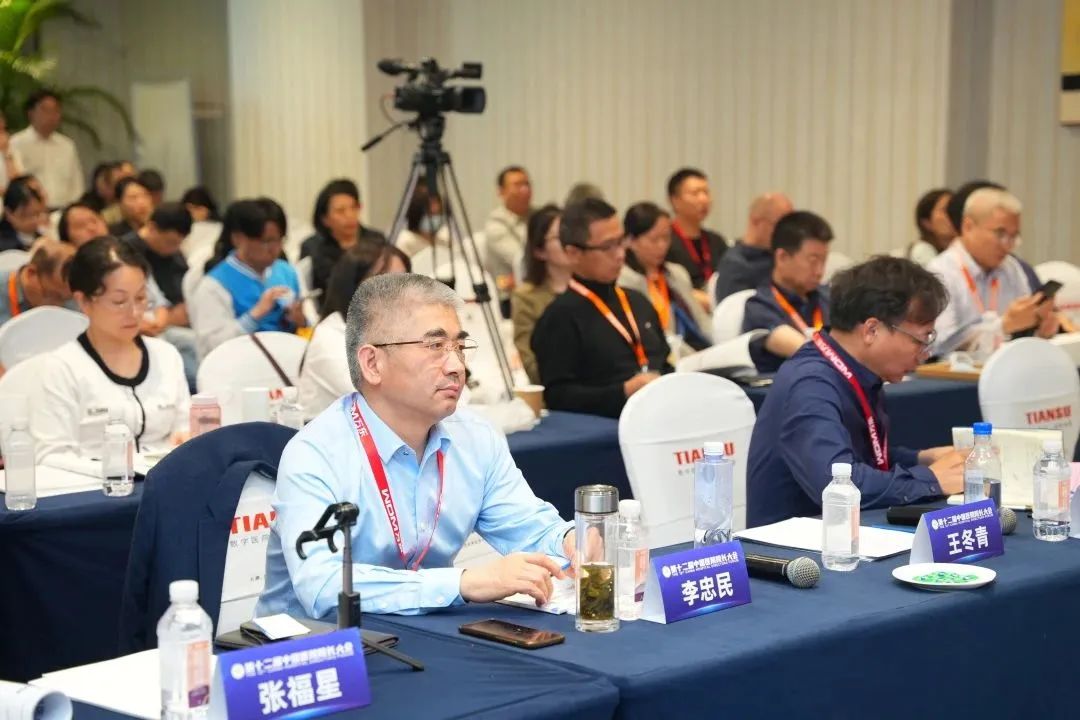 阜阳市妇女儿童医院党委书记李忠民在中国医院院长大会上作经验分享