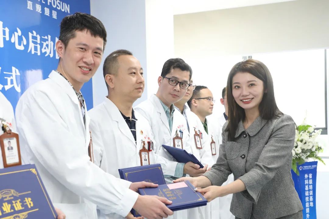 再上新台阶！广西医科大学第一附属医院获评达芬奇手术机器人中国妇科临床手术教学示范中心