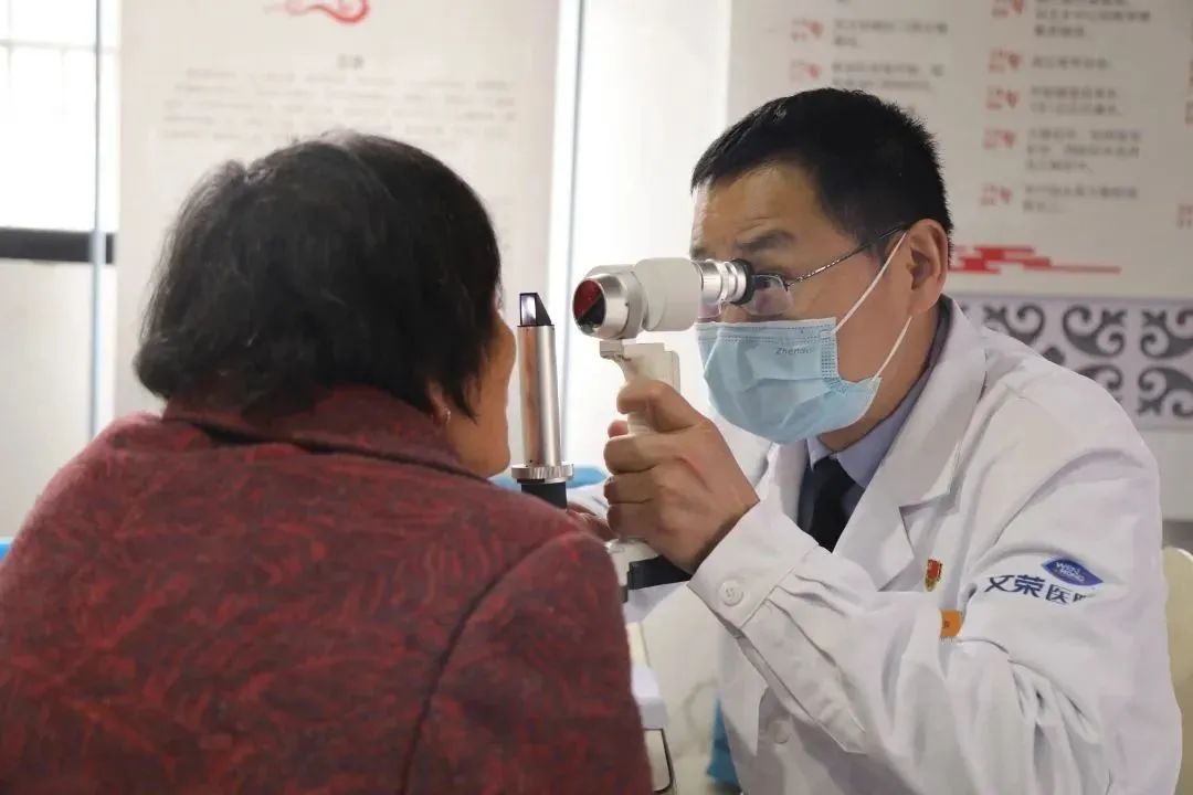 「及时雨」来啦！村子里的这一幕太暖了