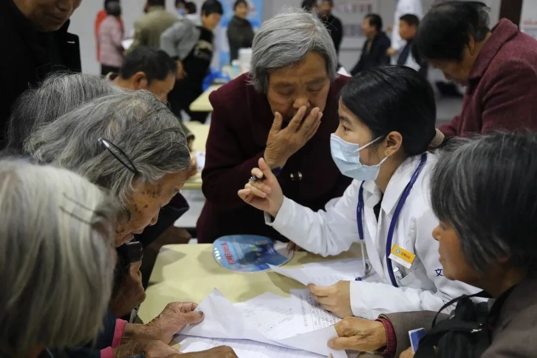 「及时雨」来啦！村子里的这一幕太暖了