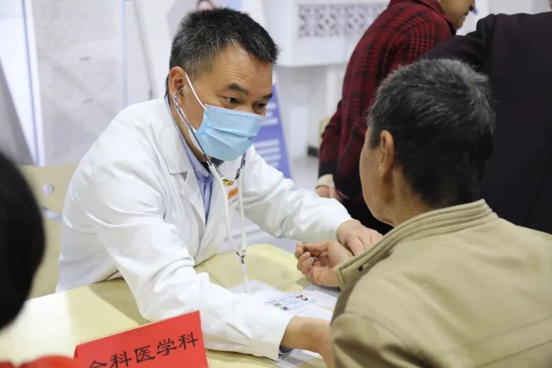 「及时雨」来啦！村子里的这一幕太暖了