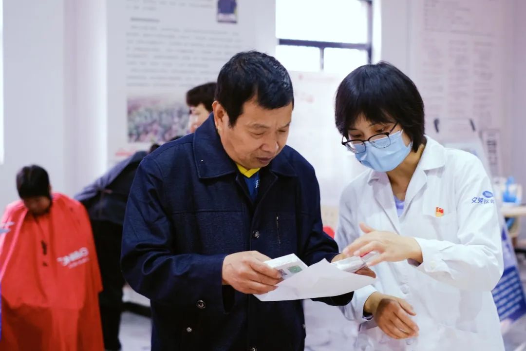 「及时雨」来啦！村子里的这一幕太暖了
