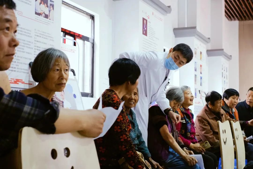 「及时雨」来啦！村子里的这一幕太暖了