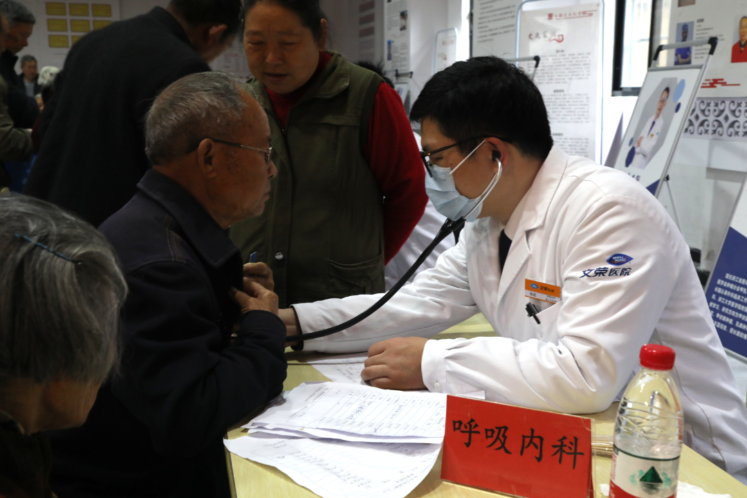 「及时雨」来啦！村子里的这一幕太暖了