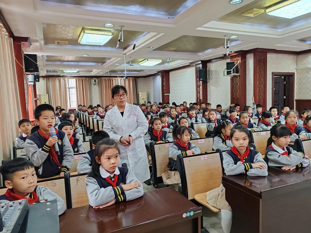 近视防控宣传月暨「爱眼讲师团」进校园宣讲活动在全市各学校圆满完成,5 万余名学生受益