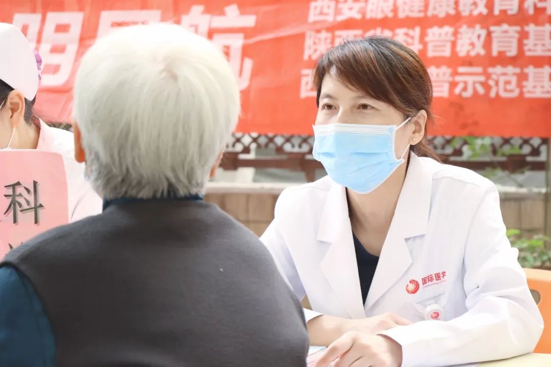 爱心义诊进社区，「零距离」健康服务暖民心