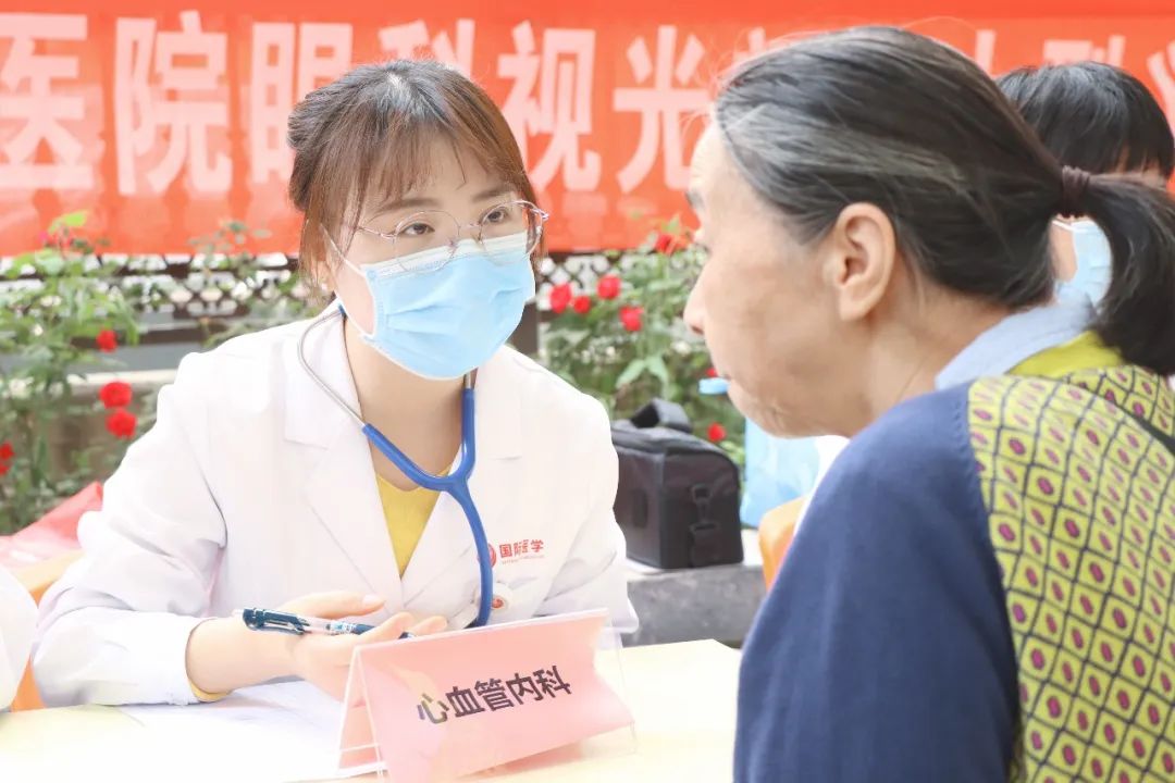 爱心义诊进社区，「零距离」健康服务暖民心