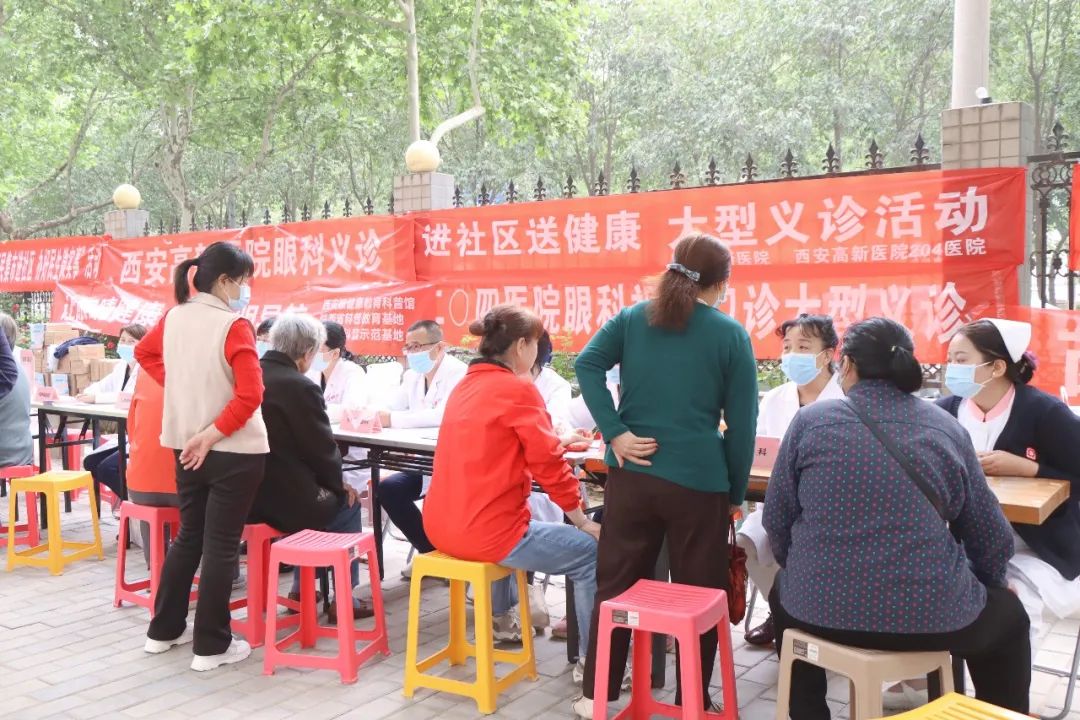 爱心义诊进社区，「零距离」健康服务暖民心