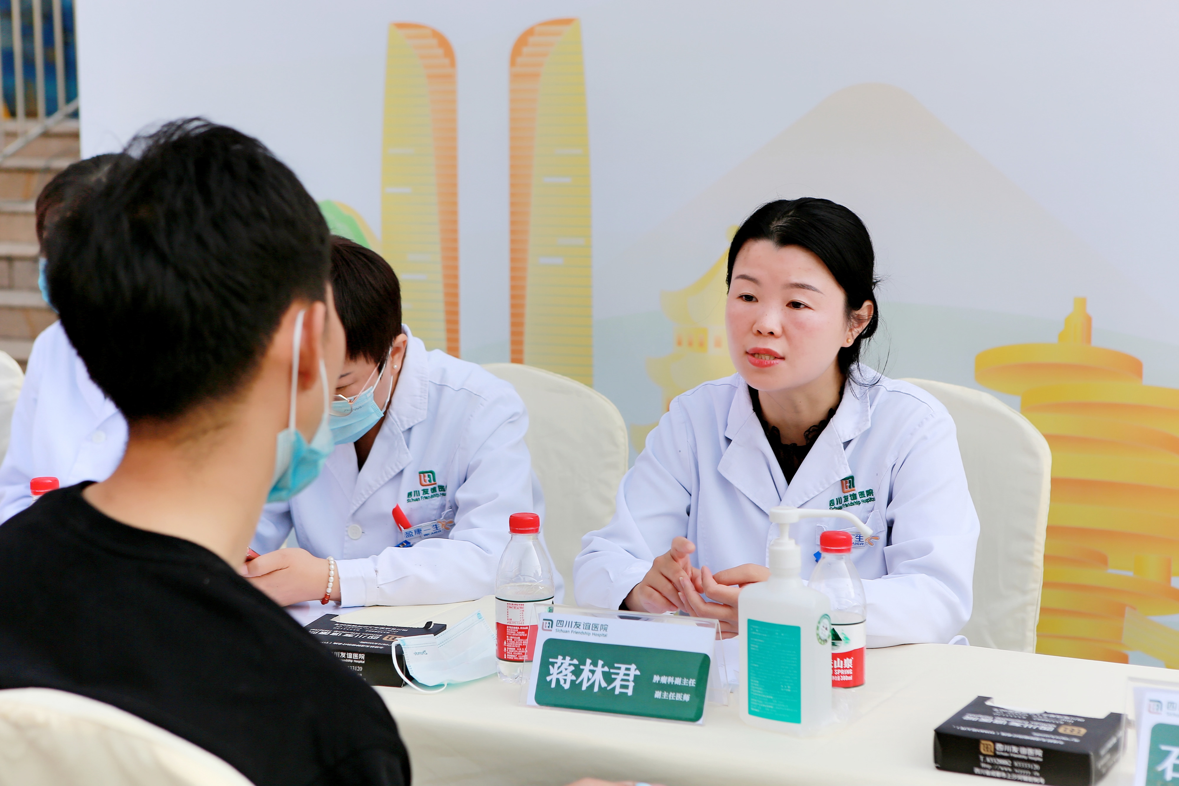 四川友谊医院蒋林君:敬畏生命追求卓越 践行医学誓言