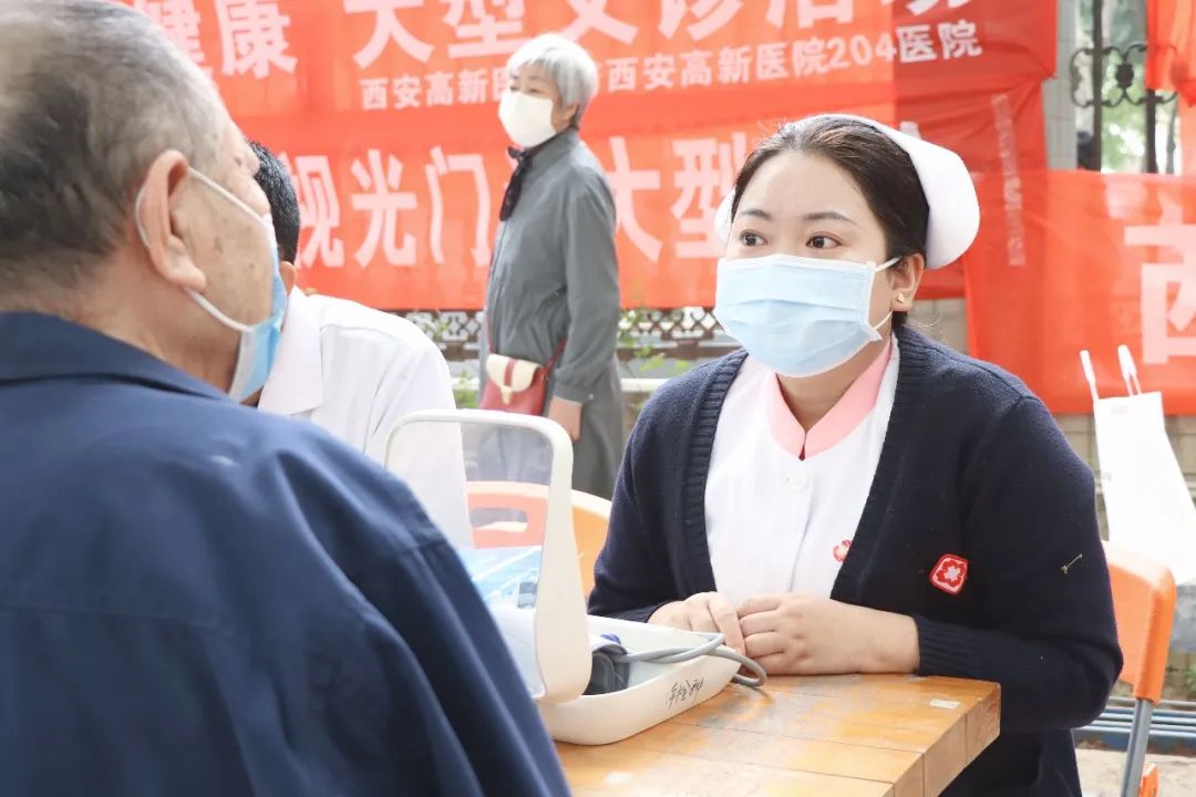 爱心义诊进社区，「零距离」健康服务暖民心