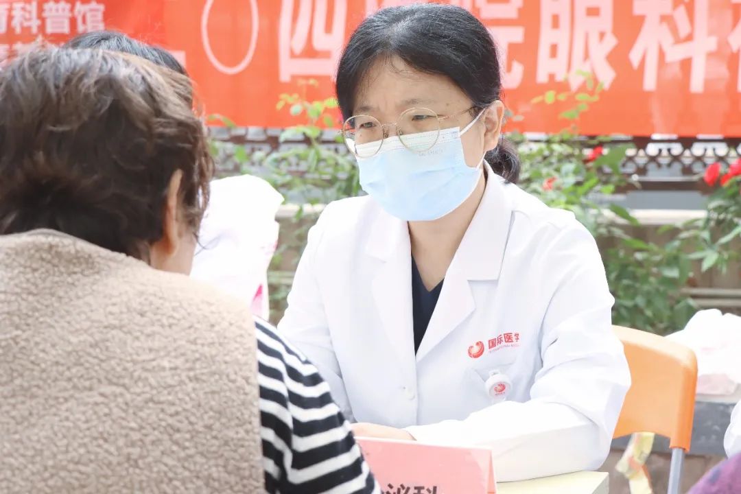 爱心义诊进社区，「零距离」健康服务暖民心