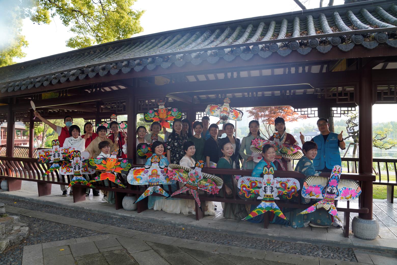 「着汉服，绘纸鸢」：20 位肿瘤患者参加全国肿瘤防治宣传周活动