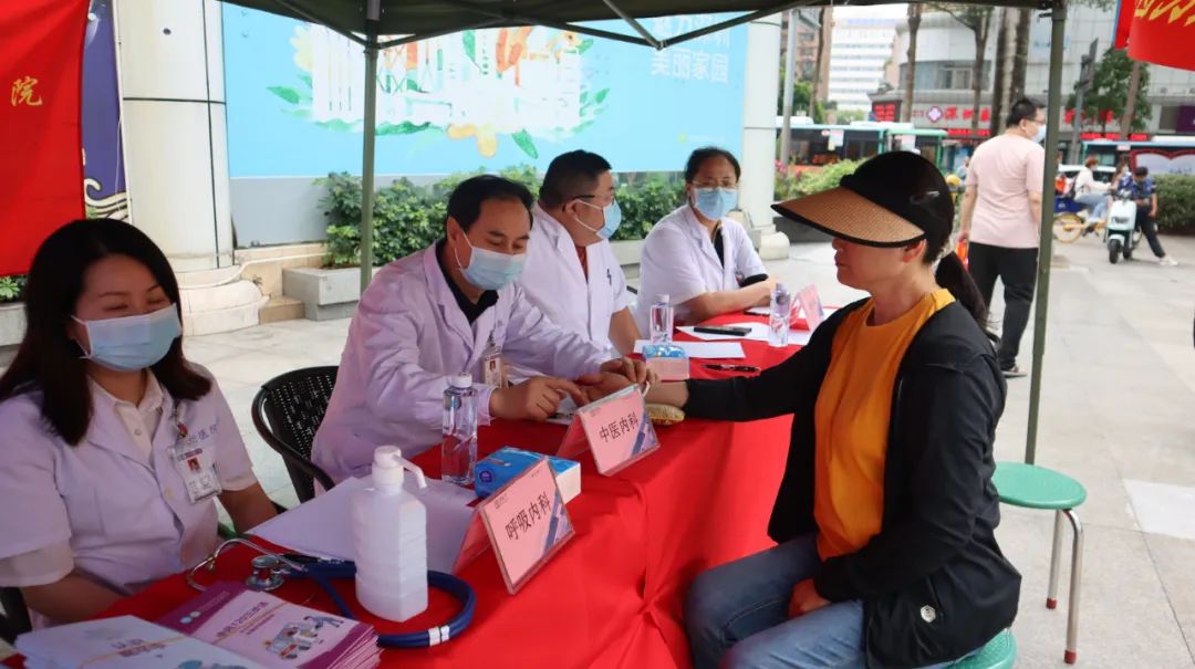 罗湖区人民医院党委联合开展主题党日活动暨「活力党建·繁夏健康」主题义诊