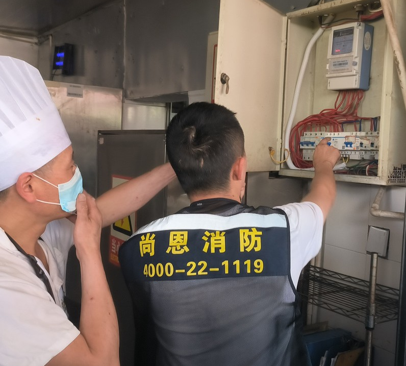 坚决维护人民生命财产安全,成华区二仙桥街道与成都誉美医院联合开展消防隐患专项排查