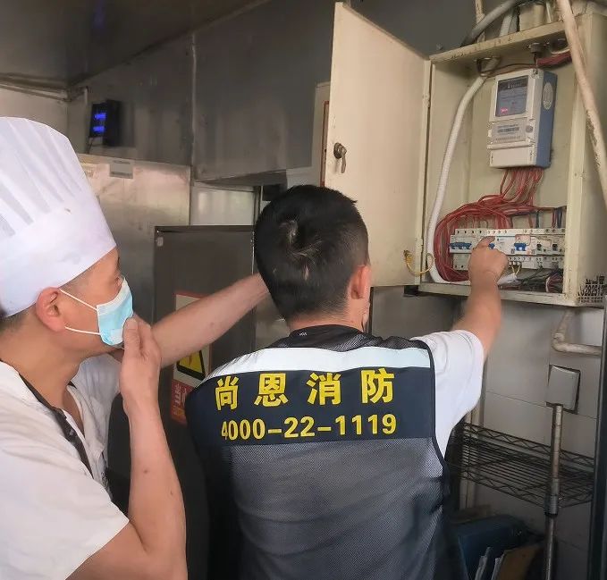 坚决维护人民生命财产安全,成华区二仙桥街道与成都誉美医院联合开展消防隐患专项排查