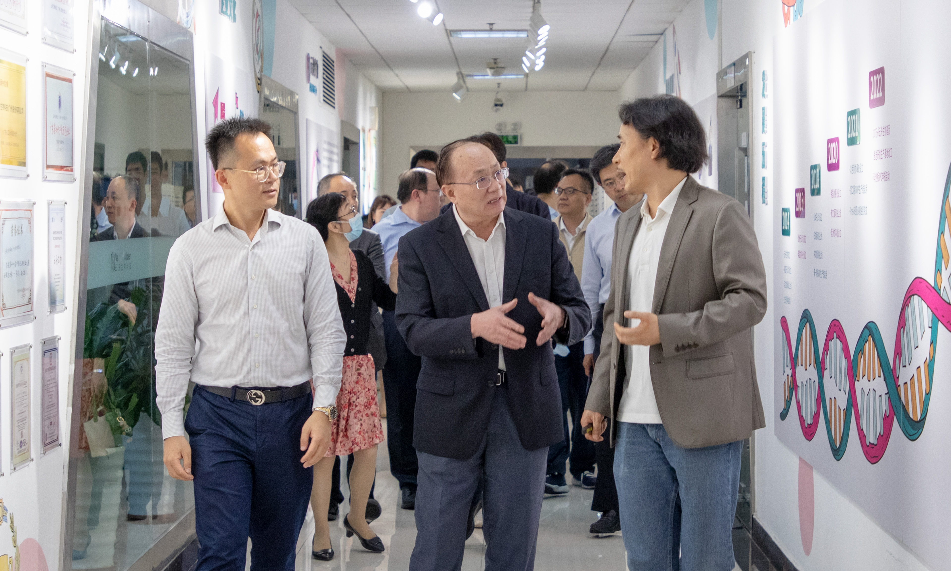 国务院发展研究中心副主任余斌等领导一行莅临云舟生物调研指导