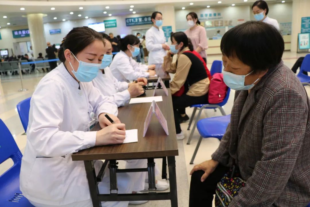 如何面对焦虑?怎么吃才能健康?在这场科普活动中,护理达人给出答案