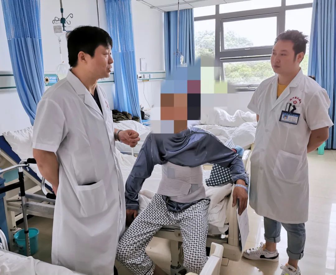 告别被「折叠」的 28 年,湄潭家礼医院为患者成功施行矫形手术