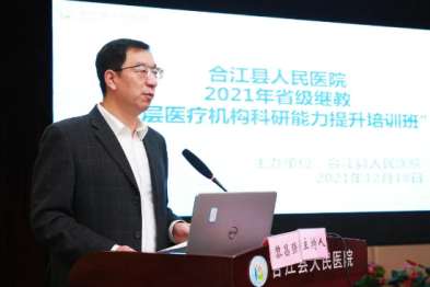 合江县人民医院党委副书记、院长黎昌强家庭获评四川省 2022 年「书香之家」