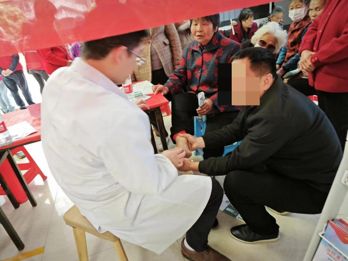 凝聚党建新力量，红色义诊护健康！南昌大学二附院疼痛科专家团走进新建区龙珠社区