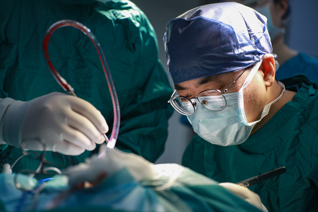 西安国际医学中心医院成功为一位植物人患者实施机器人促醒