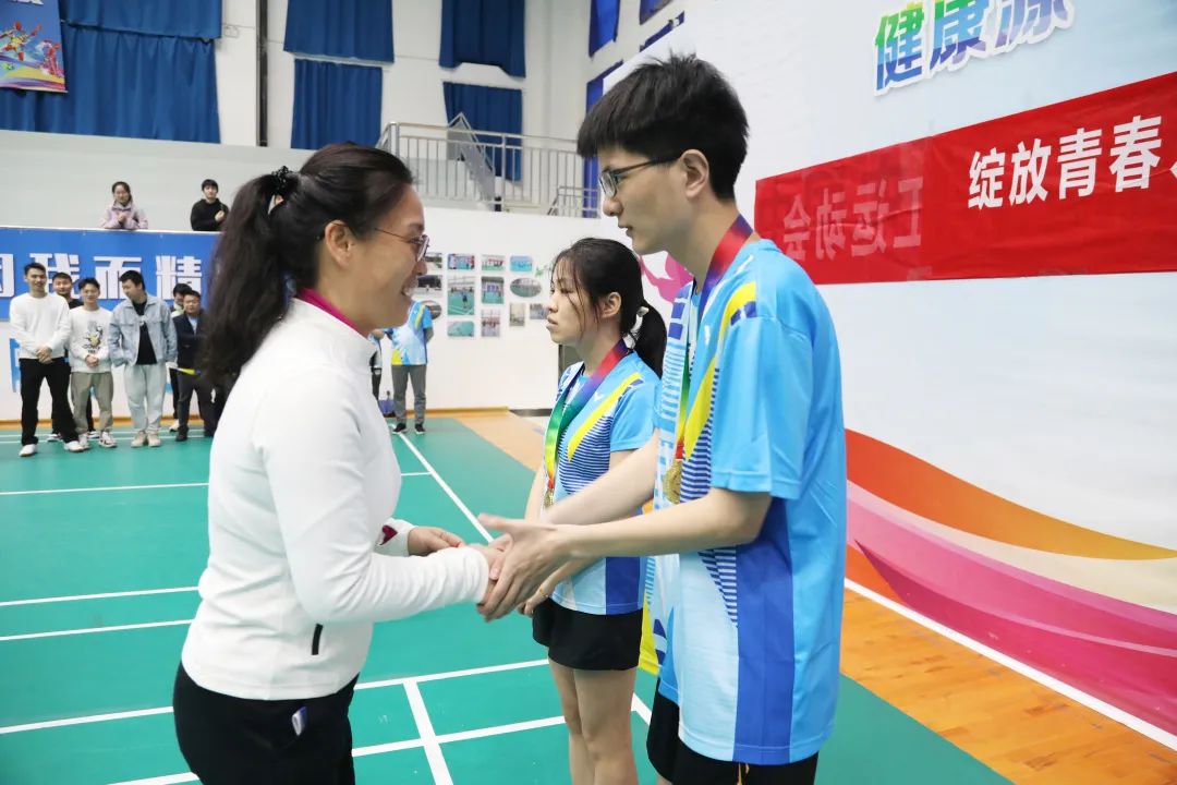 九江市第一人民医院举办 2023 年度在院学员羽毛球比赛