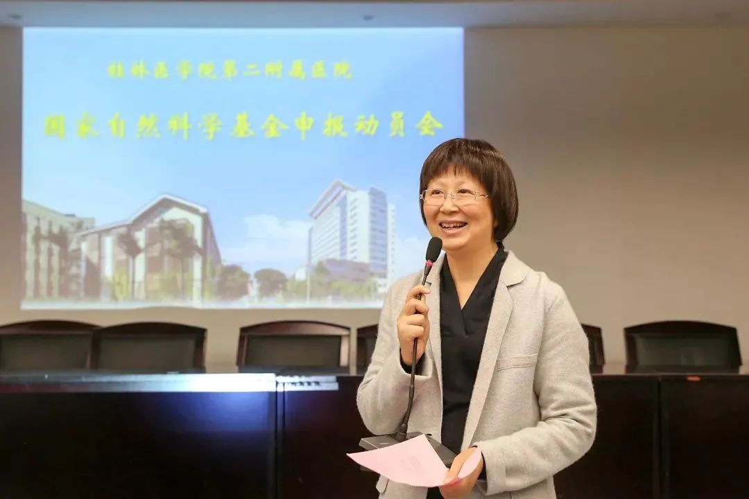 桂林医学院第二附属医院莫碧文、罗丹桂分别荣获广西五一劳动奖章、广西青年五四奖章