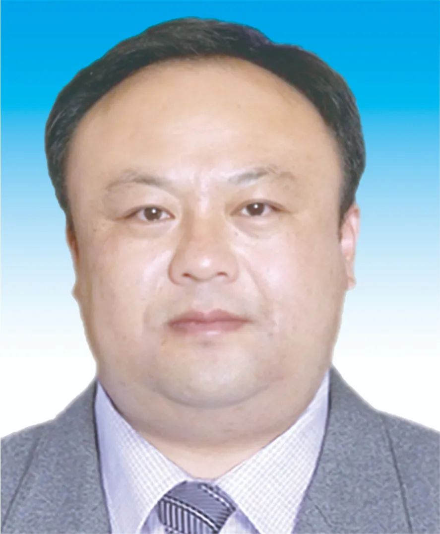 喀什地区第一人民医院安大勇、曹红同志荣获「推进地区经济高质量发展先进个人」称号