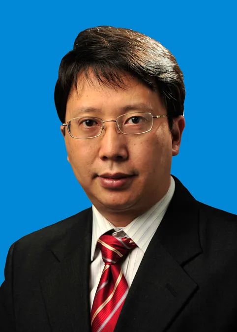 喀什地区第一人民医院安大勇、曹红同志荣获「推进地区经济高质量发展先进个人」称号