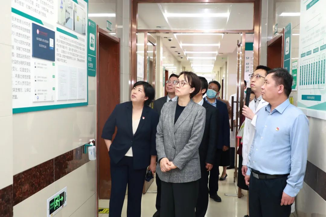 中国科学院院士、郑州大学校长李蓬一行到郑州大学第三附属医院（省妇幼保健院）调研指导工作