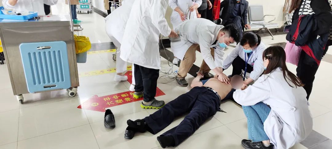 心血管内科团队迅速抢救，心梗患者转危为安