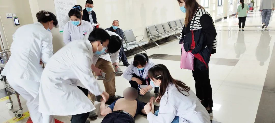 心血管内科团队迅速抢救，心梗患者转危为安