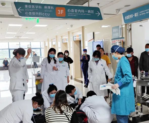 心血管内科团队迅速抢救，心梗患者转危为安