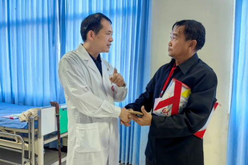 柳州市红十字会医院援老挝医疗队：为更多老挝百姓带去光明
