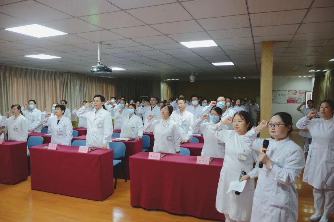致敬平凡中的伟大，成都誉美医院举行「5·12 护士节优秀护士表彰大会」