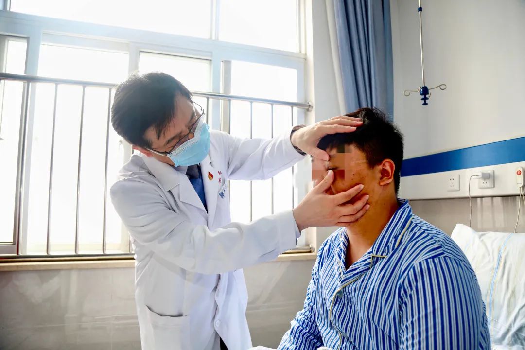 眼角小「肉球」成大患，武大中南医院精细「填湖」闭合瘤腔