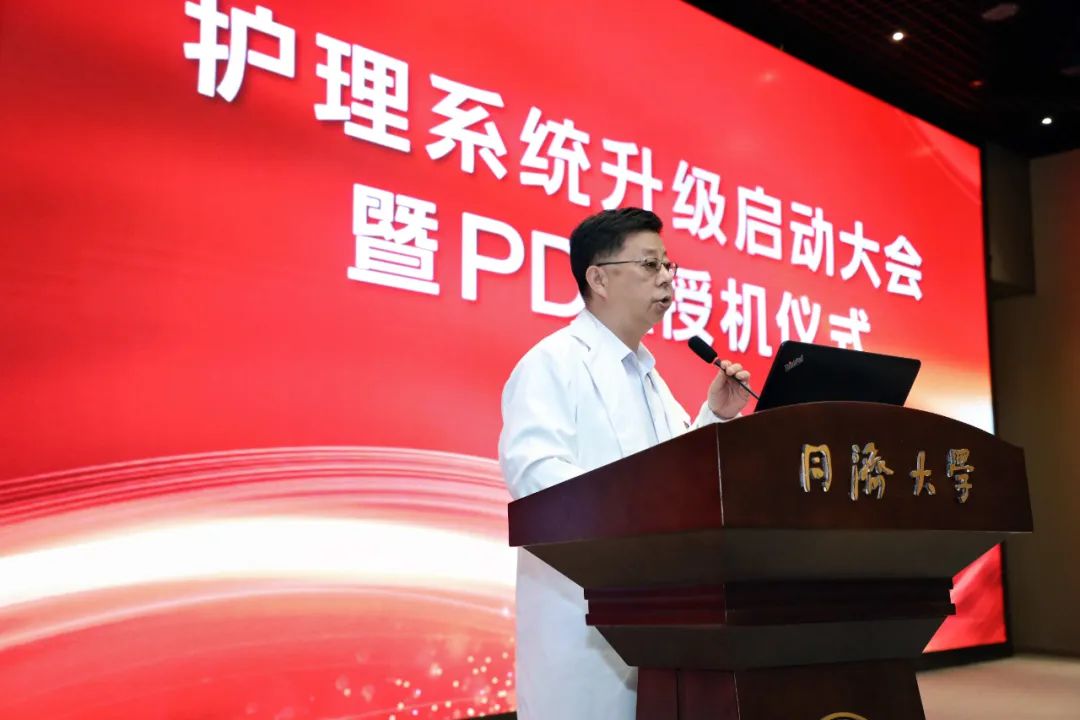 移动护理 PDA 上线，首批 28 名护士获授「特殊的手机」