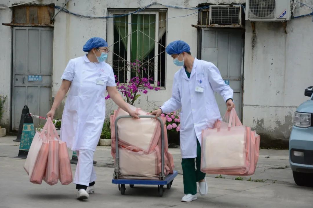 关键词：温暖、贴心、实用 今年誉美医院护士节礼物是？