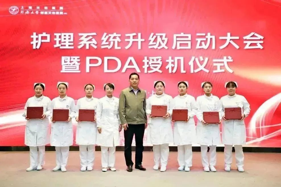 移动护理 PDA 上线，首批 28 名护士获授「特殊的手机」
