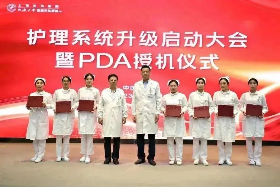 移动护理 PDA 上线，首批 28 名护士获授「特殊的手机」