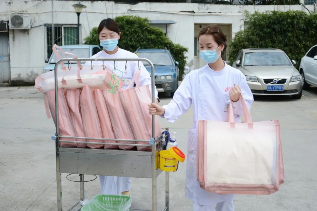关键词：温暖、贴心、实用 今年誉美医院护士节礼物是？
