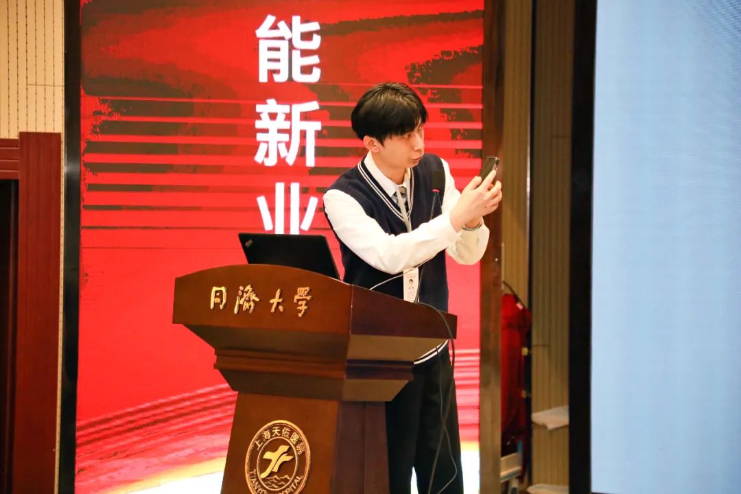 移动护理 PDA 上线，首批 28 名护士获授「特殊的手机」