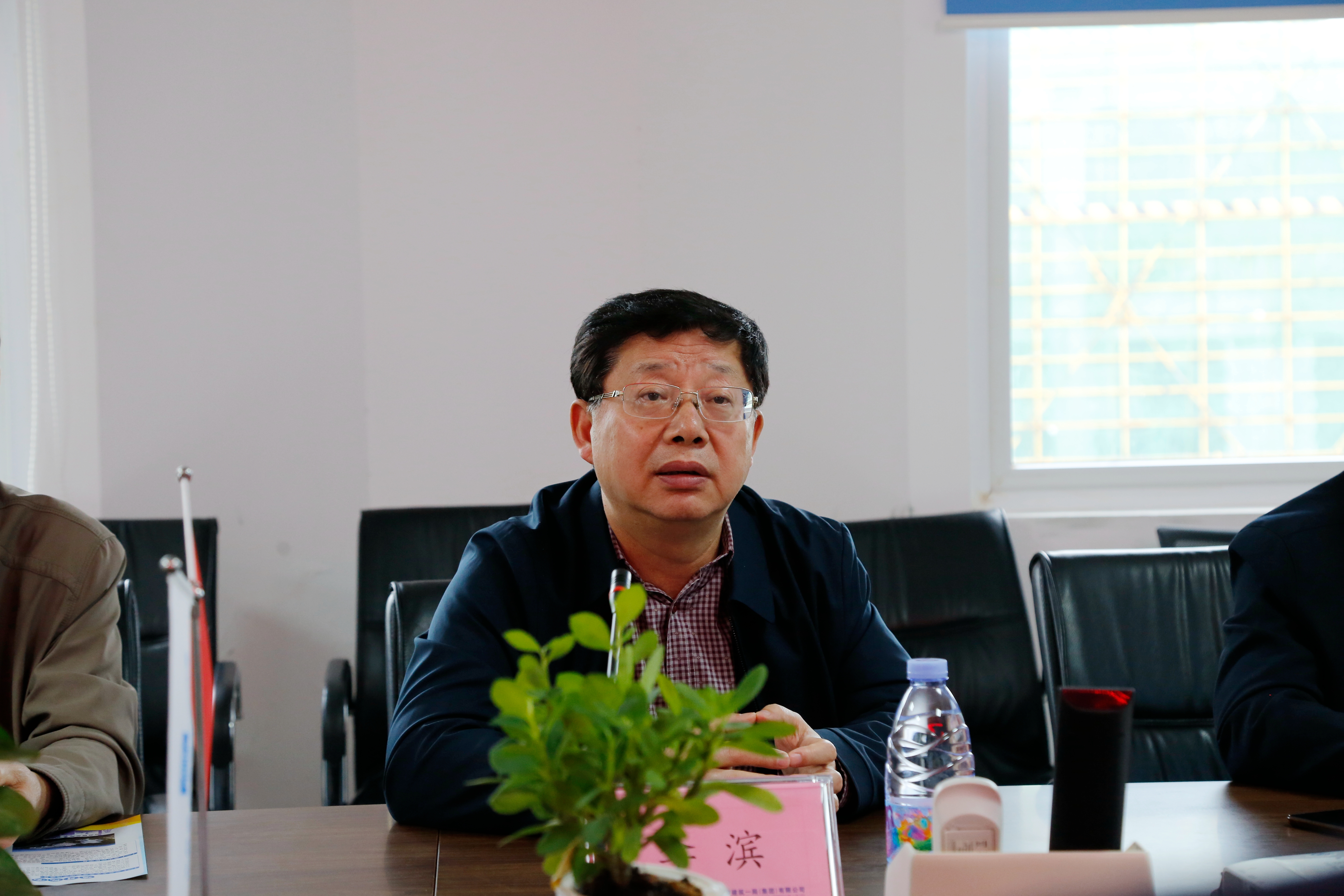 桂林市人大常委会副主任李滨一行到广西壮族自治区南溪山医院调研